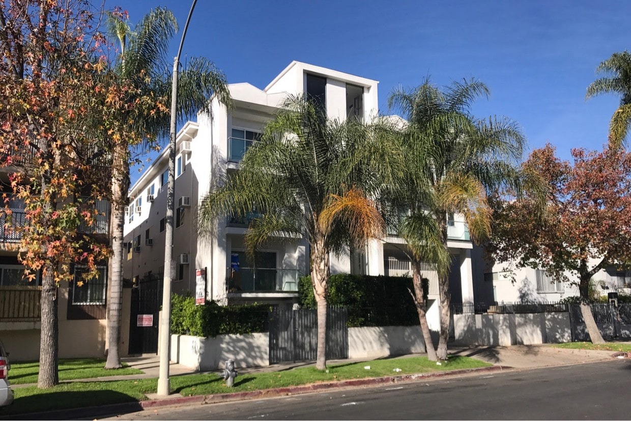 427 S Manhattan Pl, Los Angeles, CA 90020 Apartments in Los Angeles