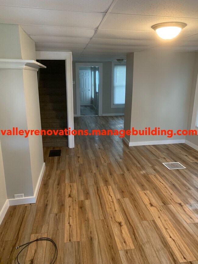 Building Photo - 218 Dewey Ave