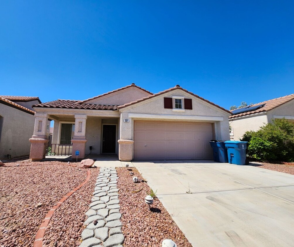 Foto principal - 137 Windy Creek Ave