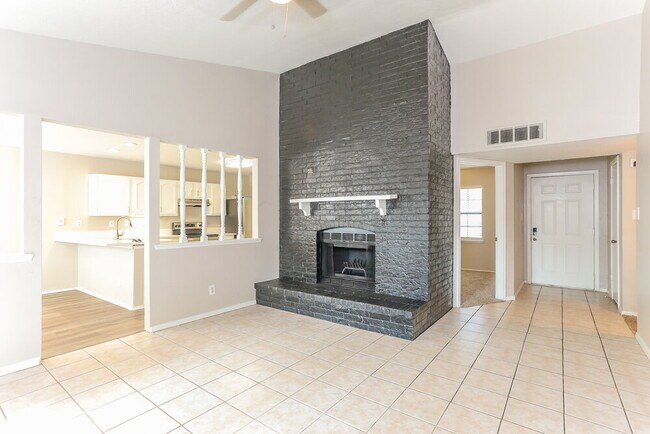 Building Photo - 4200 Cranbrook Dr