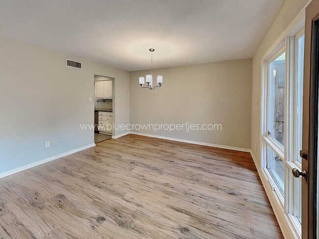 Building Photo - 2414 S Graham Dr