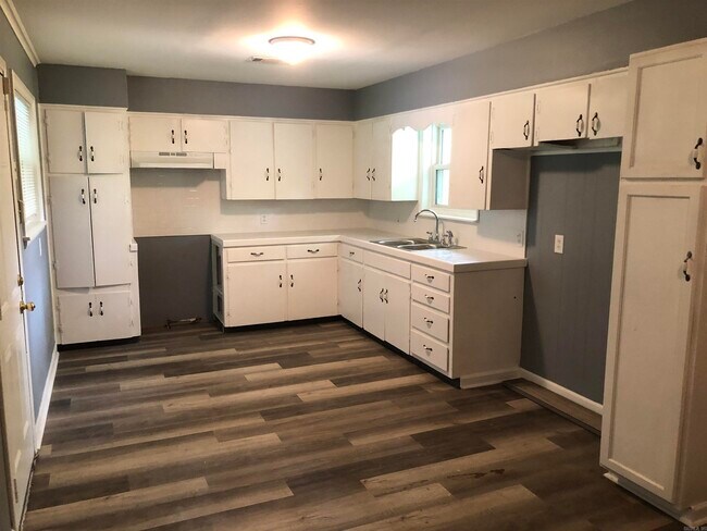 Foto del edificio - 9714 Sunset Ln
