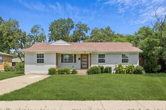Building Photo - 519 Royal Crest Dr