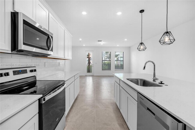 Foto del edificio - 8356 NW 7th Pl