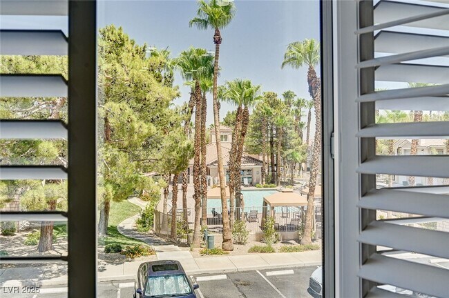 Foto del edificio - 251 S Green Valley Pkwy