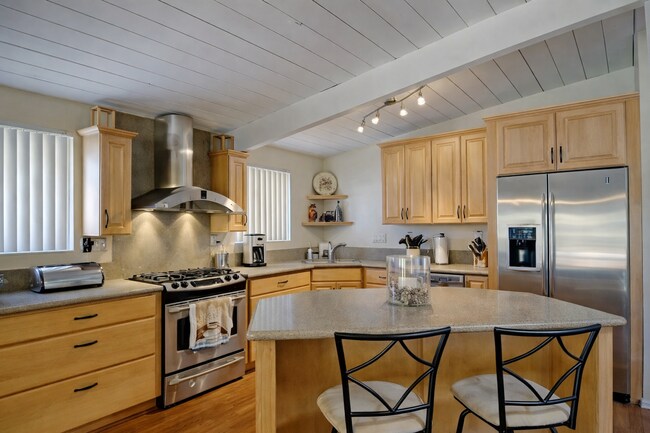 Foto del edificio - Spacious 4 Room (3 Bedrooms + Den) 2 Bath POOL HOUSE!! Right next to SDSU