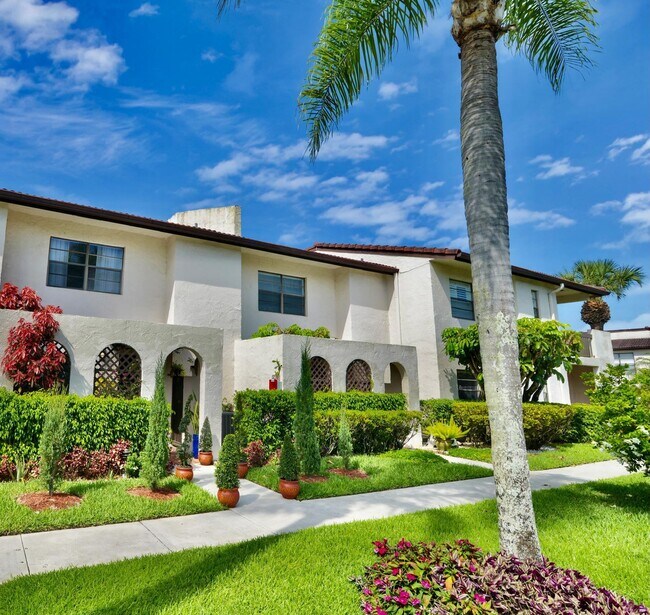 Building Photo - 8045 Eastlake Dr
