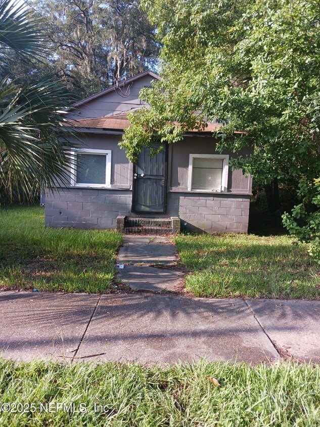 Primary Photo - 2370 Commonwealth Ave