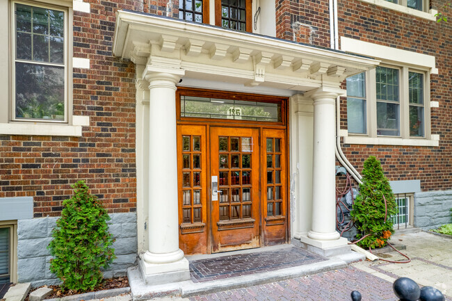 Entrance - 135 Earl Pl