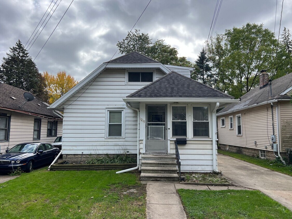 Primary Photo - Charming 3-BDR 1.5-BTH House with Brand Ne...