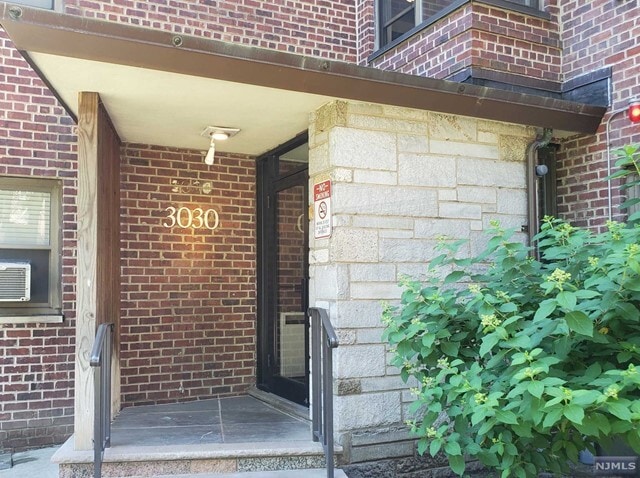 Building Photo - 3030 Edwin Ave