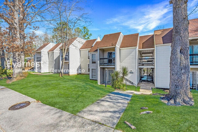 Building Photo - 2223 Sedgwick St