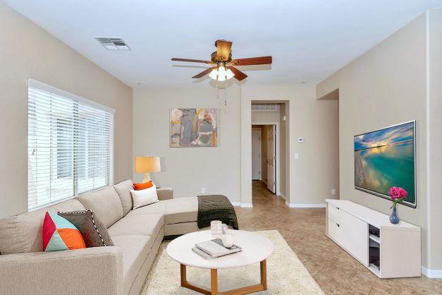 Foto del edificio - "Spacious 4-Bed Townhouse Oasis in Anthem – Modern Comfort Awaits!"