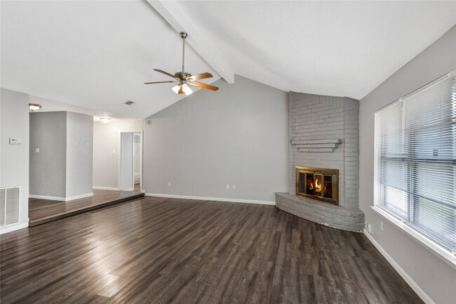 Building Photo - 16962 Glen Eagle Dr N