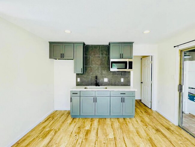 Building Photo - 3243 N Lugo Ave