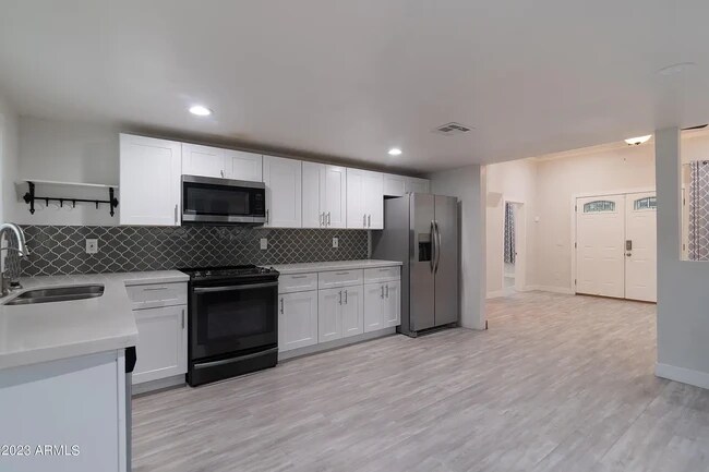 Foto del edificio - 5919 W Myrtle Ave