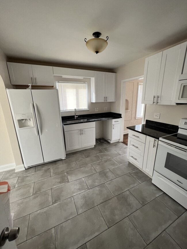 Building Photo - 92 Telegraph Rd