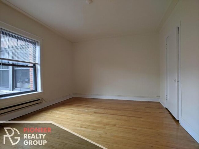 Building Photo - 0 bedroom in CHICAGO IL 60657