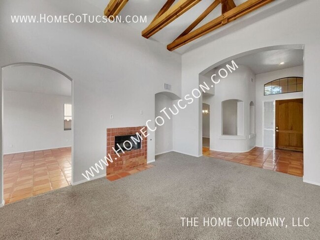 Foto del edificio - 6325 N Calle Del Halcon