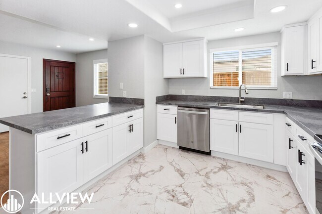 Building Photo - Fully Remodeled 2 Bed 2 Bath Gem Available...