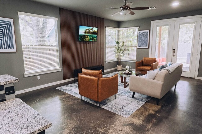 Foto del edificio - 2002 Rosewood Ave