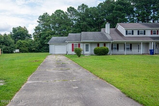 Building Photo - 780 Pinewood Dr