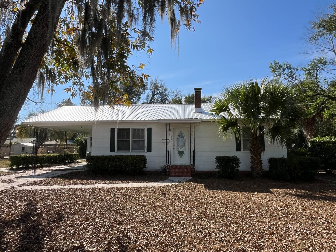 Foto principal - Charming Vintage Home on 3 City Lots near football stadium Live Oak, FL