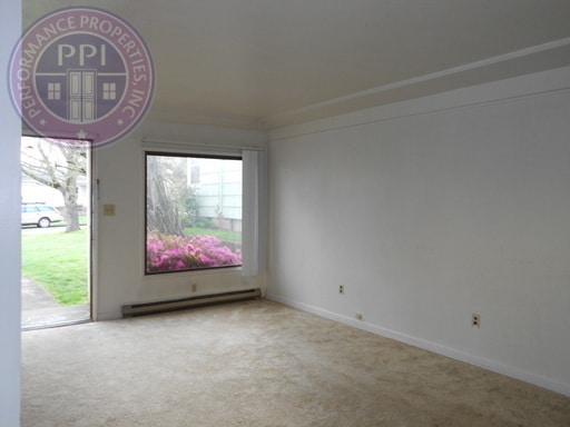 Building Photo - Light & Bright Beaumont Home with fully fenced backyard. Pet Friendly!!