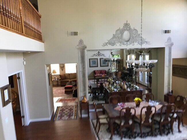 Comedor - 10379 N Pierpont Cir