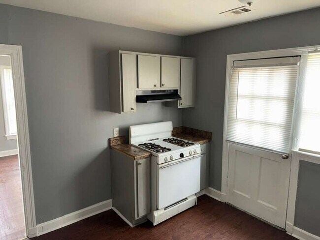 Building Photo - SECTION 8 APPROVED - Now Available for Lease – 3 Bed / 2 Bath Home