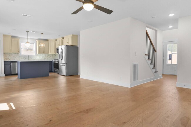 Building Photo - Pet Friendly Three Bedroom with Bonus!