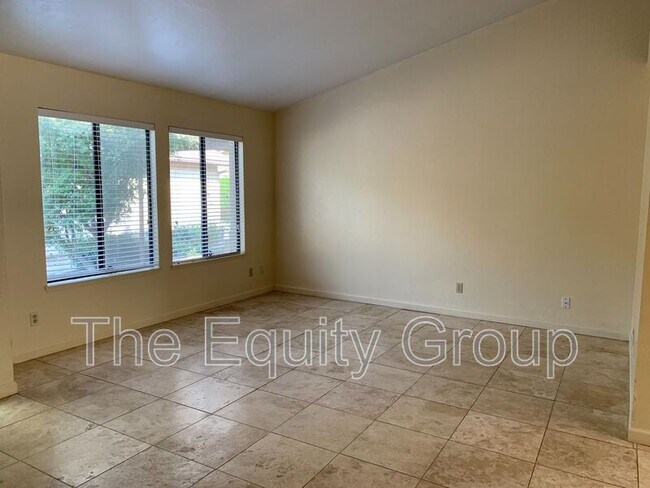 Foto del edificio - 4845 W Cypress Ave