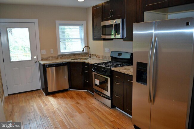 Foto del edificio - 307 Font Hill Ave