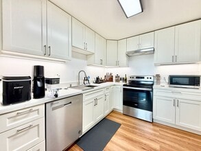 Building Photo - 670 Hillside Blvd