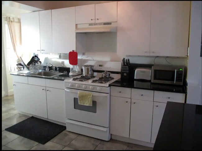 kitchen - 1324 8th St NW