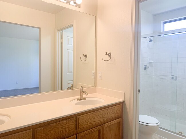 Foto del edificio - Charming 3 Bedroom 2 Bath Elk Grove Home 9...