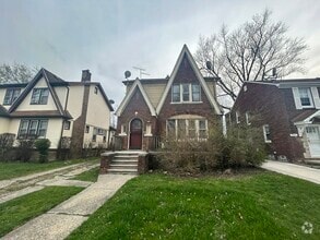 Building Photo - 4401 Buckingham