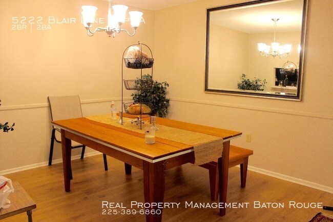 Foto del edificio - 5222 Blair Ln