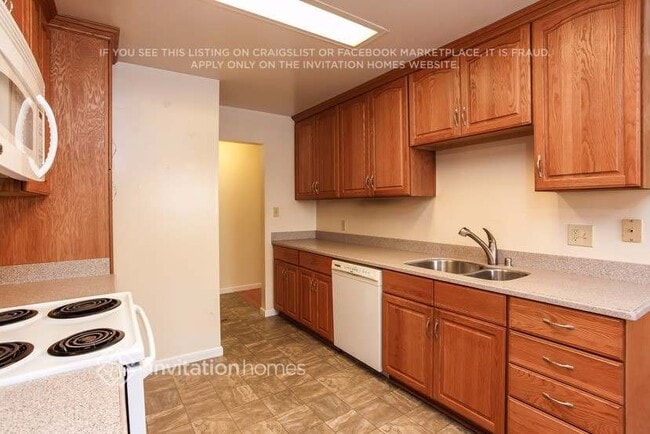 Building Photo - 1528 Vervais Ave