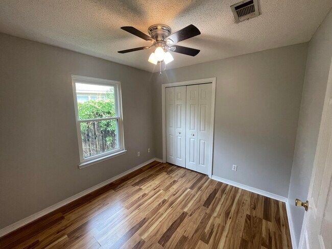 Foto del edificio - 7590 Chablis Cir