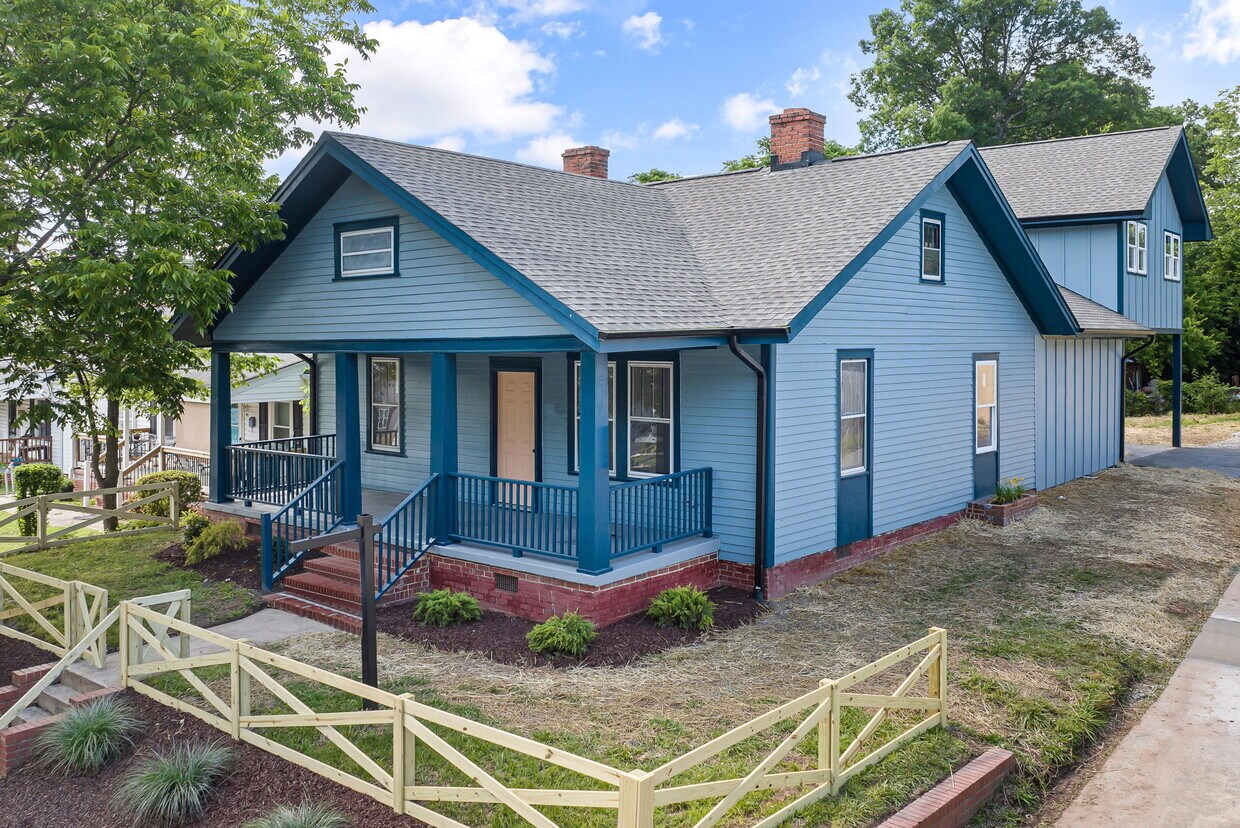 Primary Photo - 1011 Holloway St
