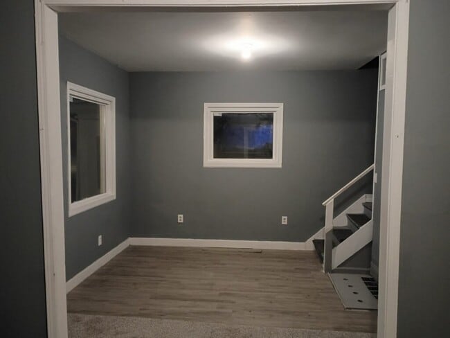 Building Photo - 122 W Donald St