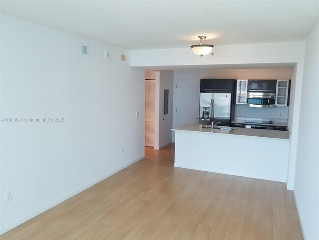 Foto del edificio - 333 NE 24th St