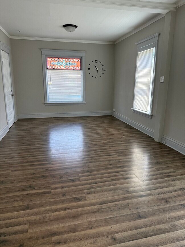 Foto del edificio - 8540 Georgiana Ave