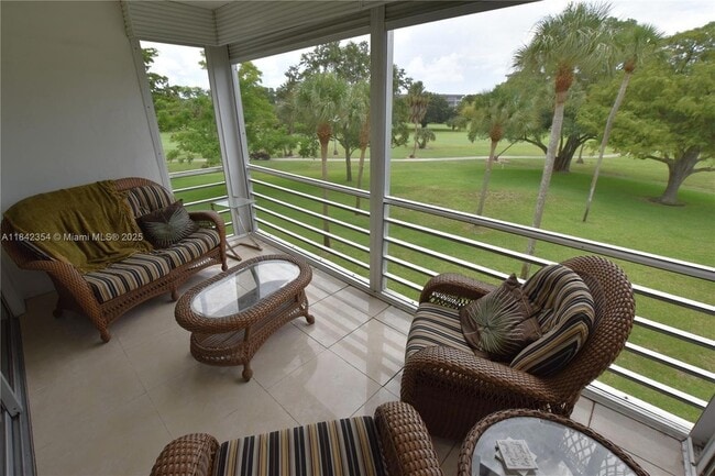 Photo - 3800 Oaks Clubhouse Dr