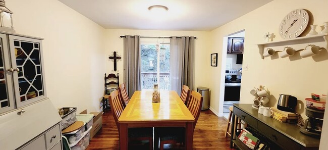 Dinning room - 9177 Collington Sq