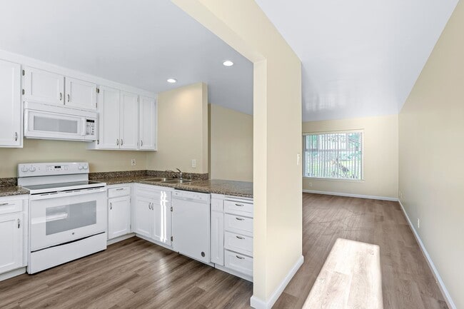 Foto del edificio - 1356 Monte Vista Ave