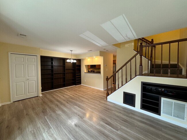 Foto del edificio - Stunning 2 Bed 2.5 Bath Interior Townhome In Newgate Community