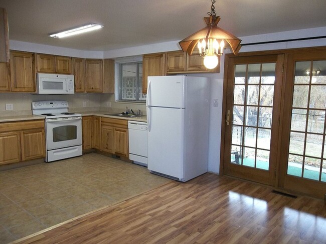 Building Photo - Lovely Duplex in Loveland: Your New Home A...