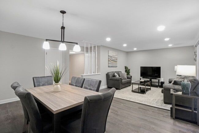 Building Photo - 701 E Higgins Rd